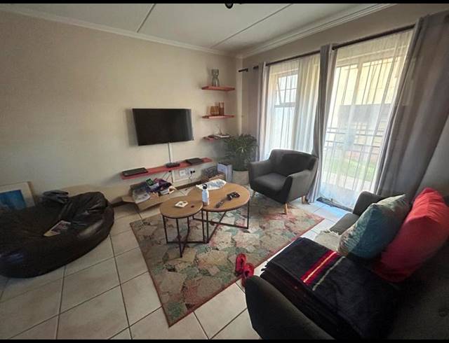 1 BEDROOM APARTMENT FOR SALE IN SUMMERFIELDS ESTATE